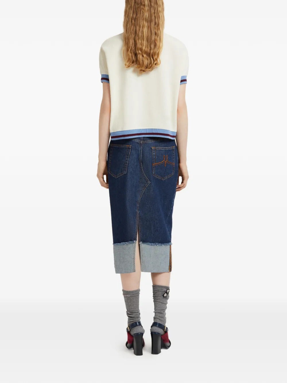 Gonna midi in denim con dettagli sfilacciati