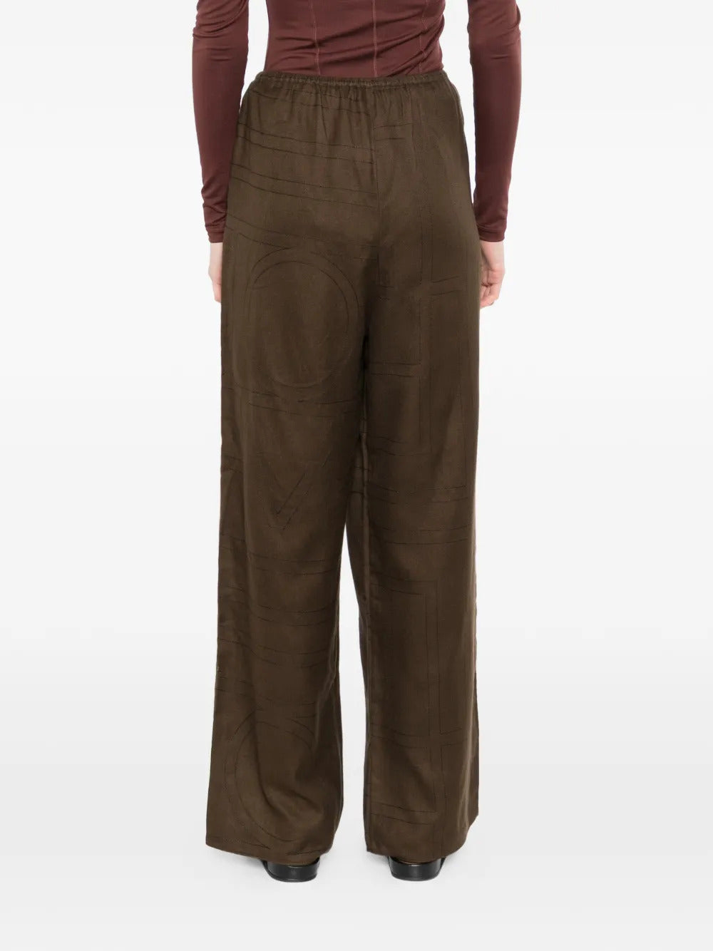 Pantaloni con cuciture a vista
