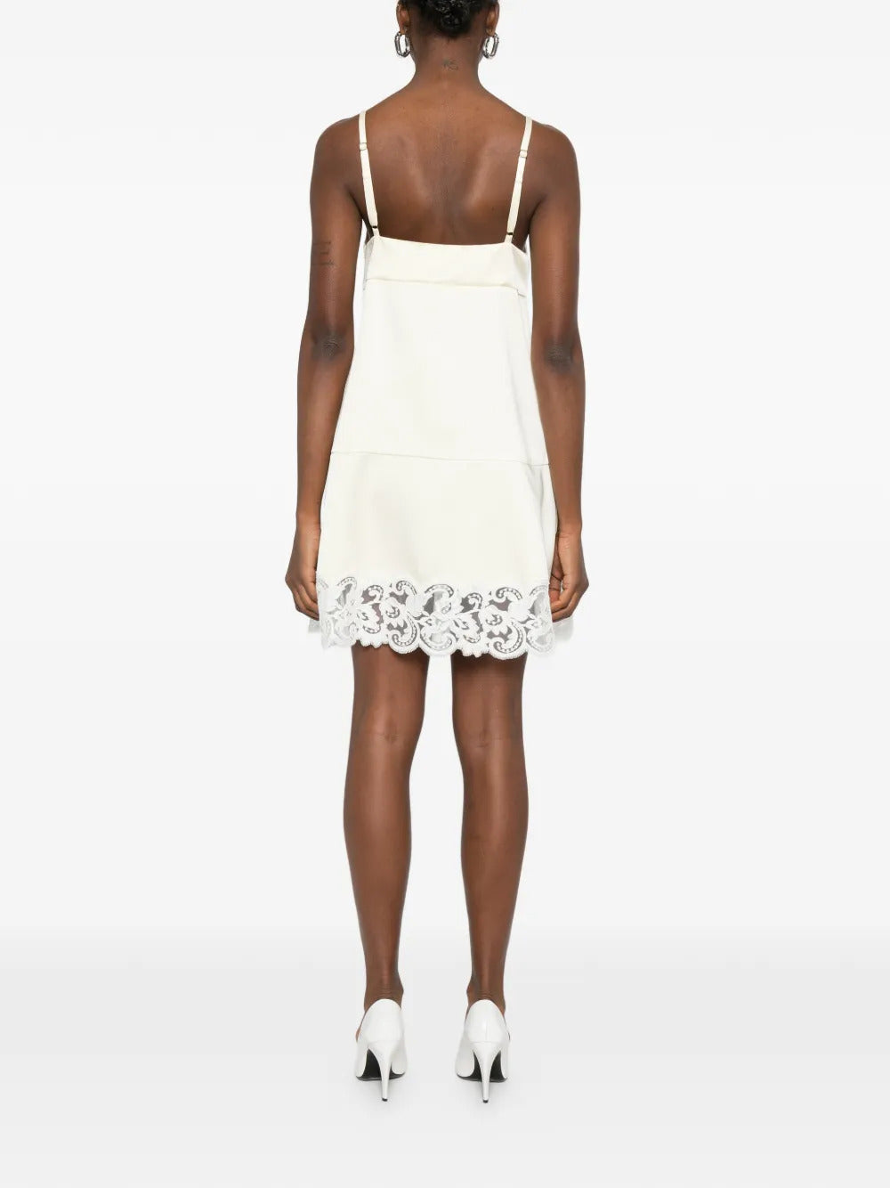 Abito corto con rifinitura in pizzo