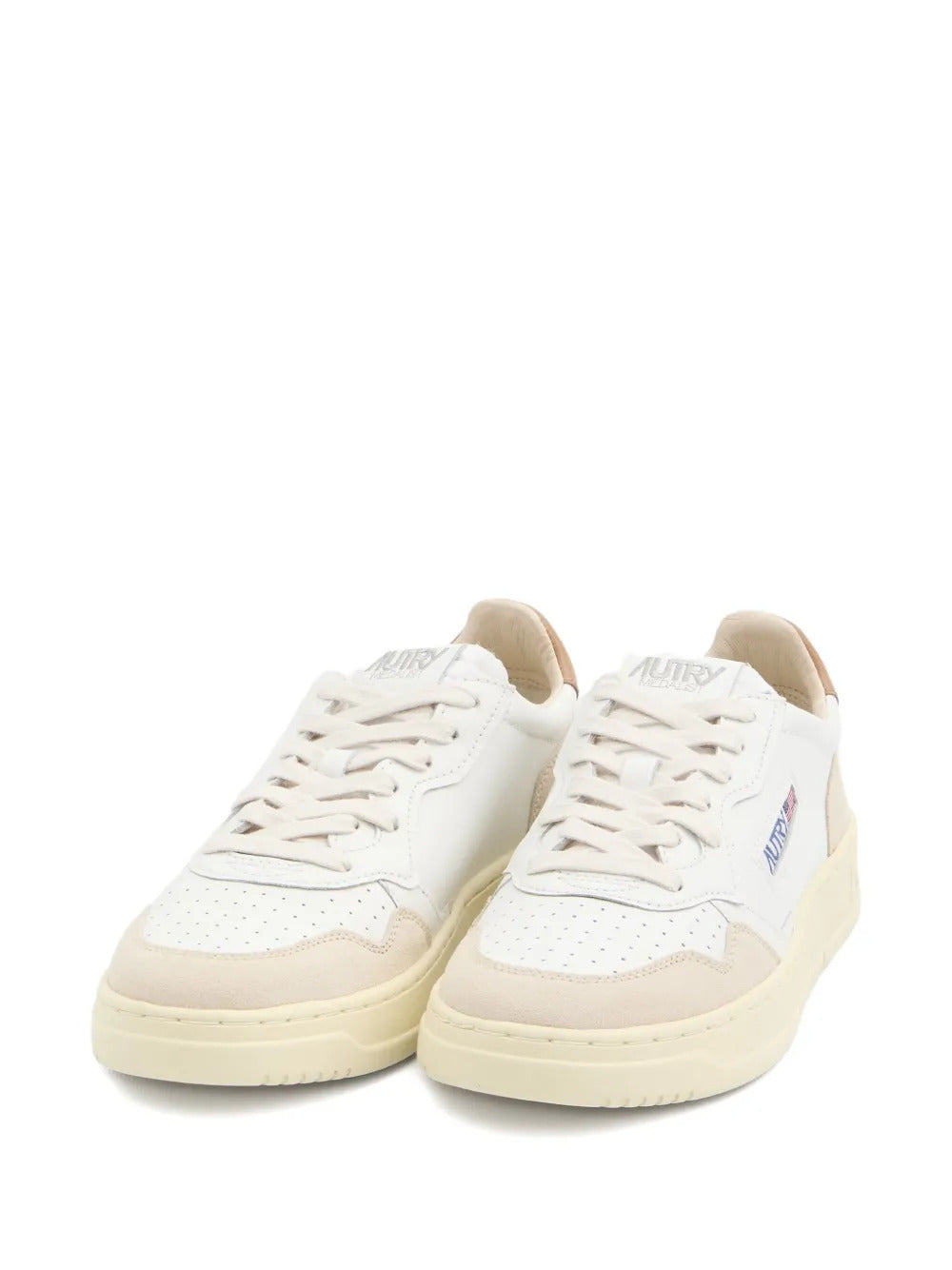 Sneakers traforate in pelle scamosciata