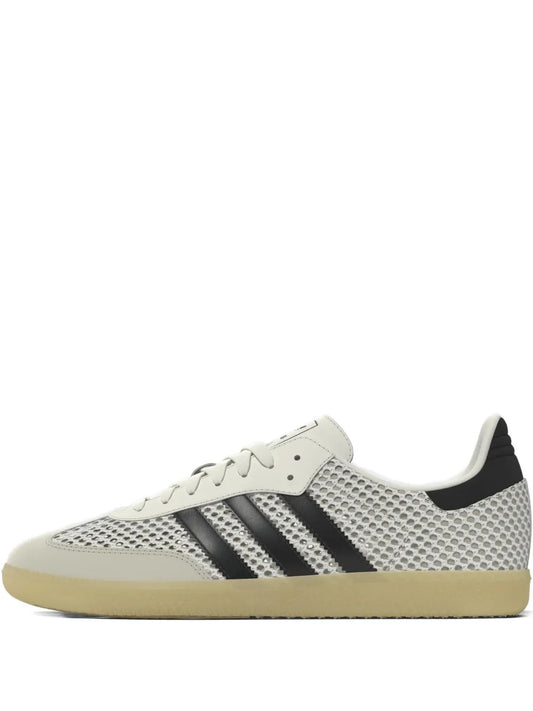 Sneakers con lacci