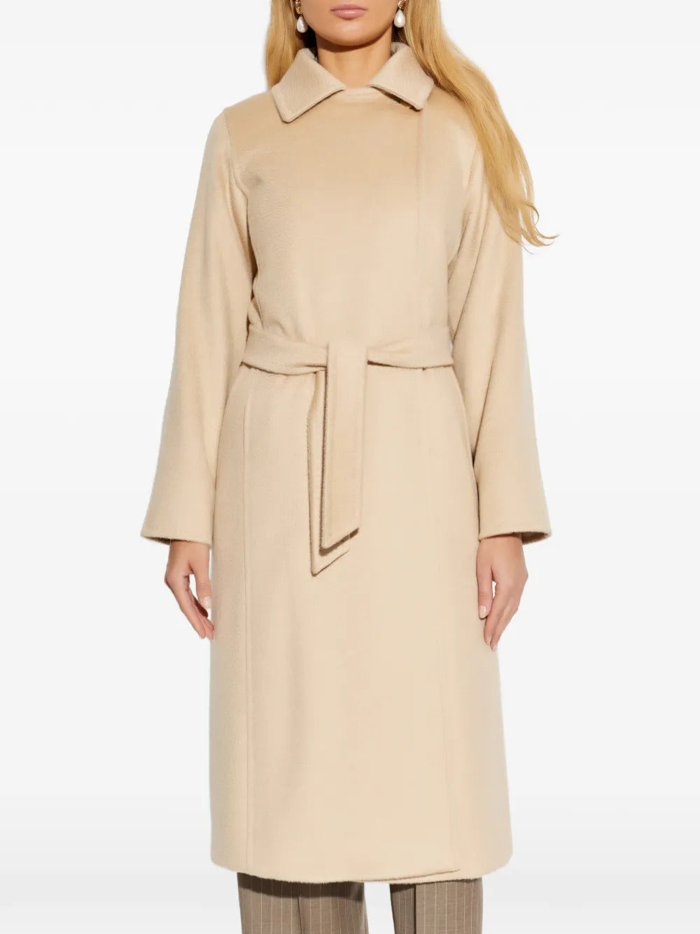 Cappotto a maniche lunghe con cintura