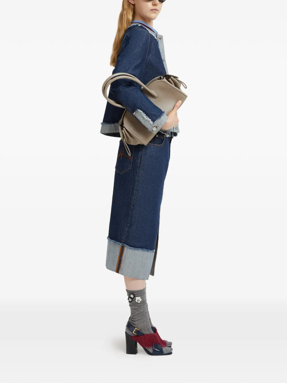 Gonna midi in denim con dettagli sfilacciati