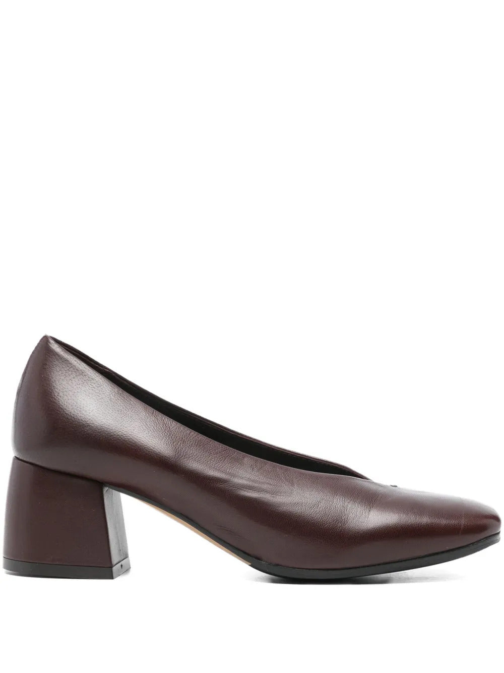 brown
 square toe
 low block heel
 V-shaped design
 slip-on style