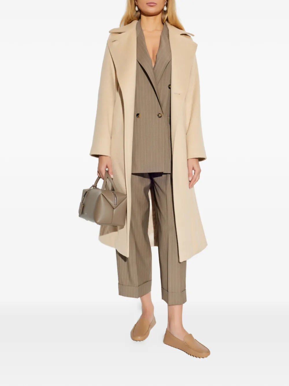 Cappotto a maniche lunghe con cintura
