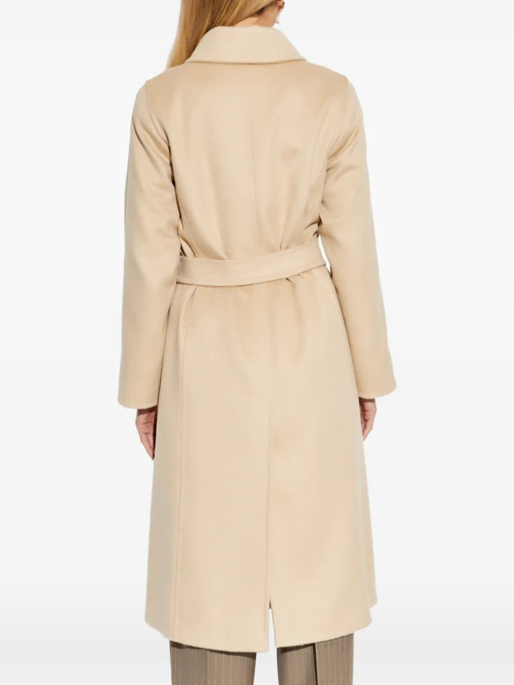 Cappotto a maniche lunghe con cintura