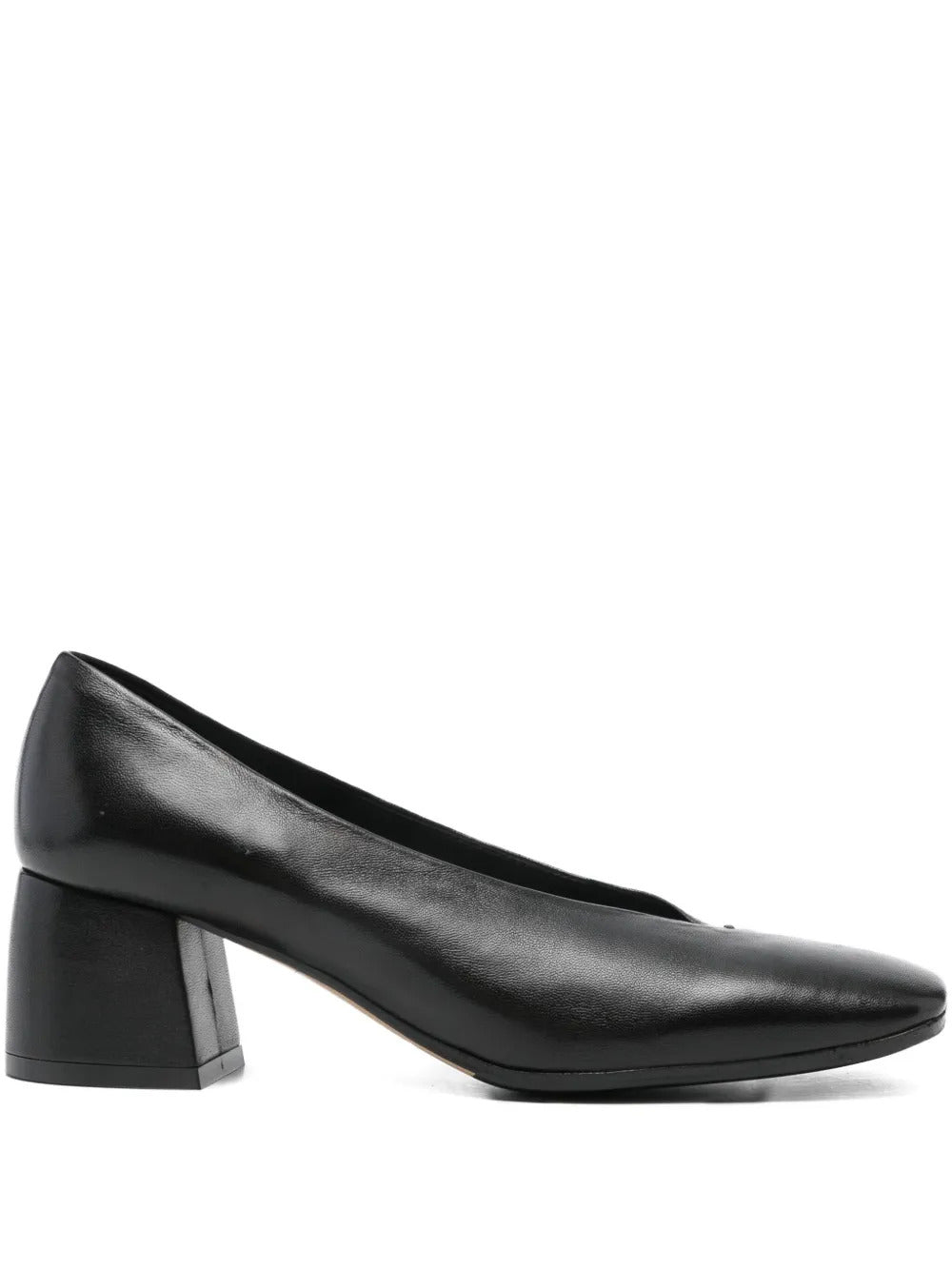 black
 square toe
 block heel
 V-shaped vamp
 slip-on style